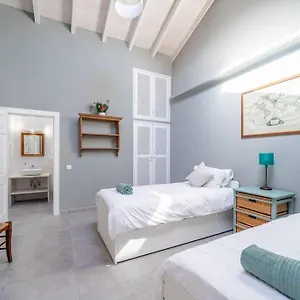 Ferienhaus Peaceful, Spacious & Stylish, A Real Home!, Budens
